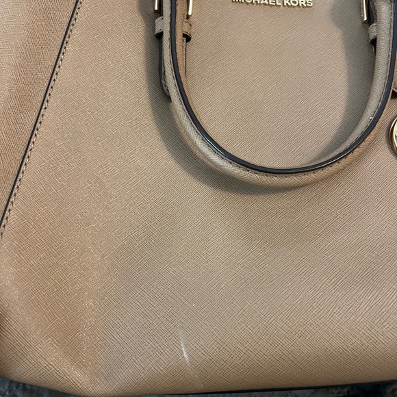 Michael Kors bag- gently used - Picture 3 of 4